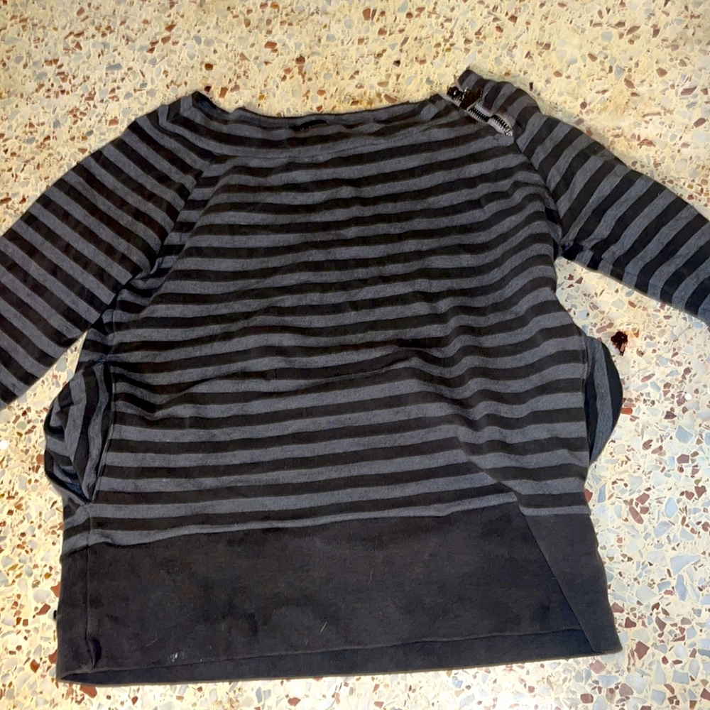 Black and gray sweater